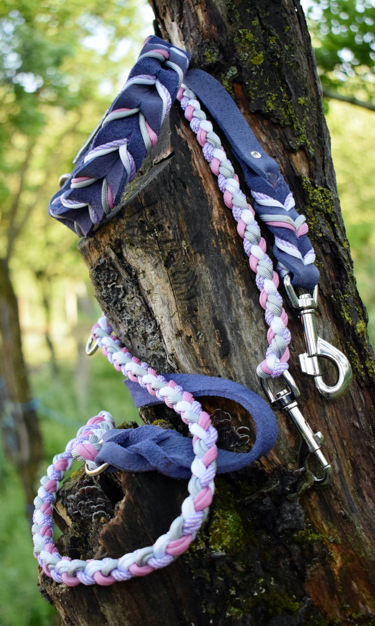 Leather leash with paracord