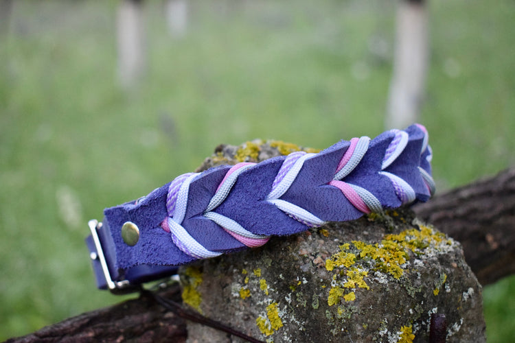 Leather collar with paracord